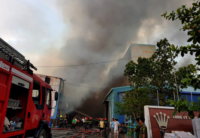 Cháy lớn tại Khu công nghiệp Vĩnh Lộc